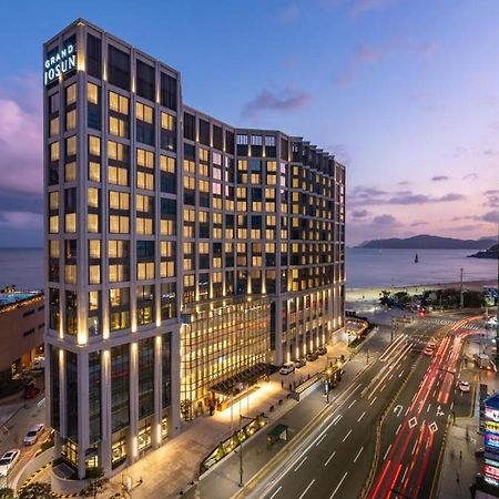 Grand Josun Ciudad Metropolitana de Busan Exterior foto The hotel at night