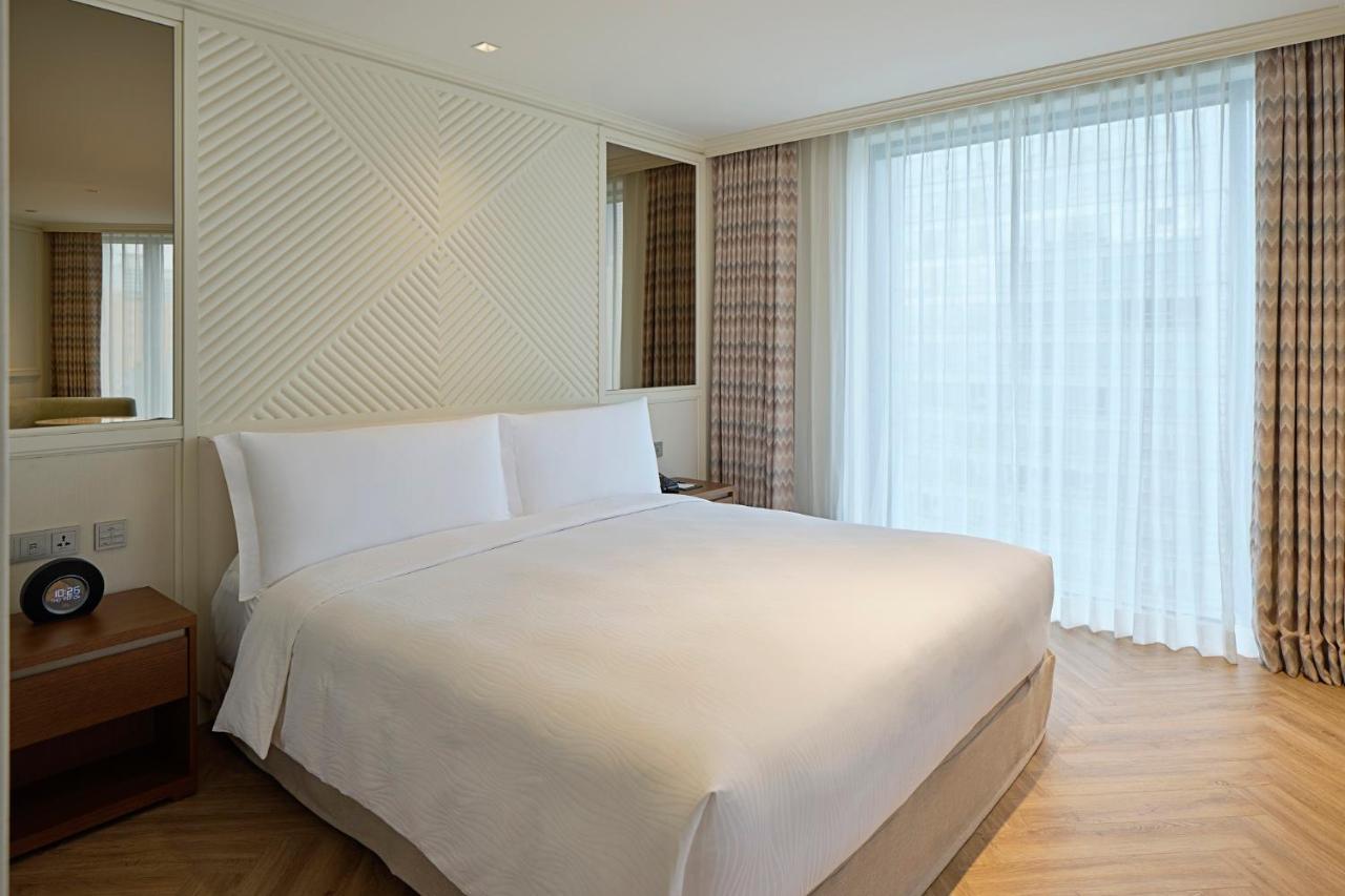 Grand Josun Ciudad Metropolitana de Busan Exterior foto A bedroom at the hotel
