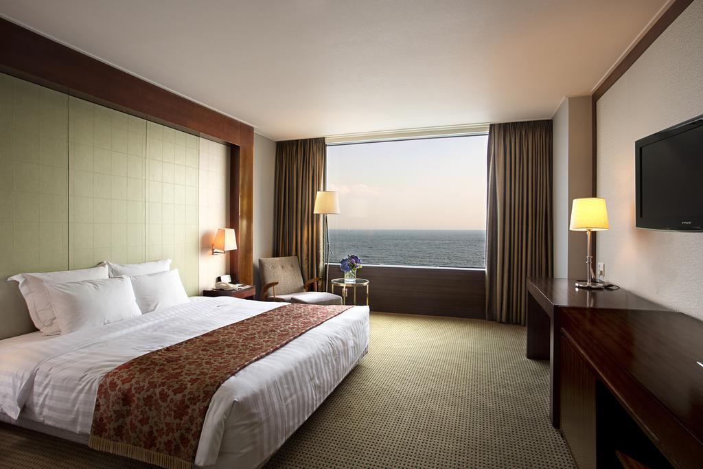 Grand Josun Ciudad Metropolitana de Busan Exterior foto A room at the hotel