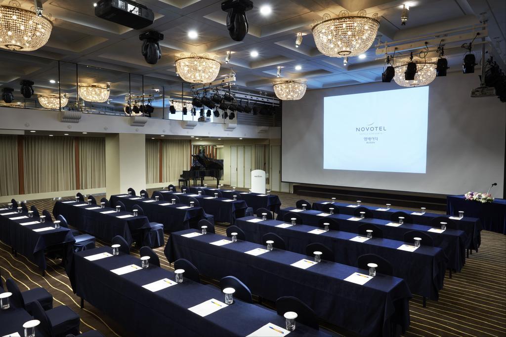 Grand Josun Ciudad Metropolitana de Busan Exterior foto The ballroom